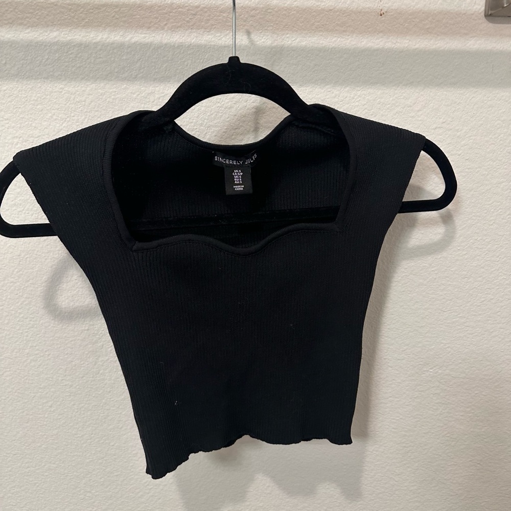 Black crop top
